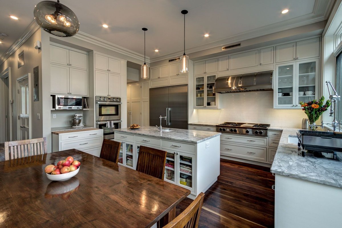 Кухонный остров и второй свет