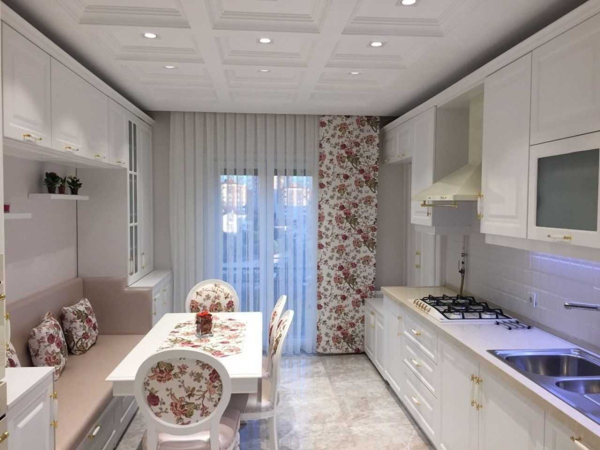 Интерьер прямоугольной кухни