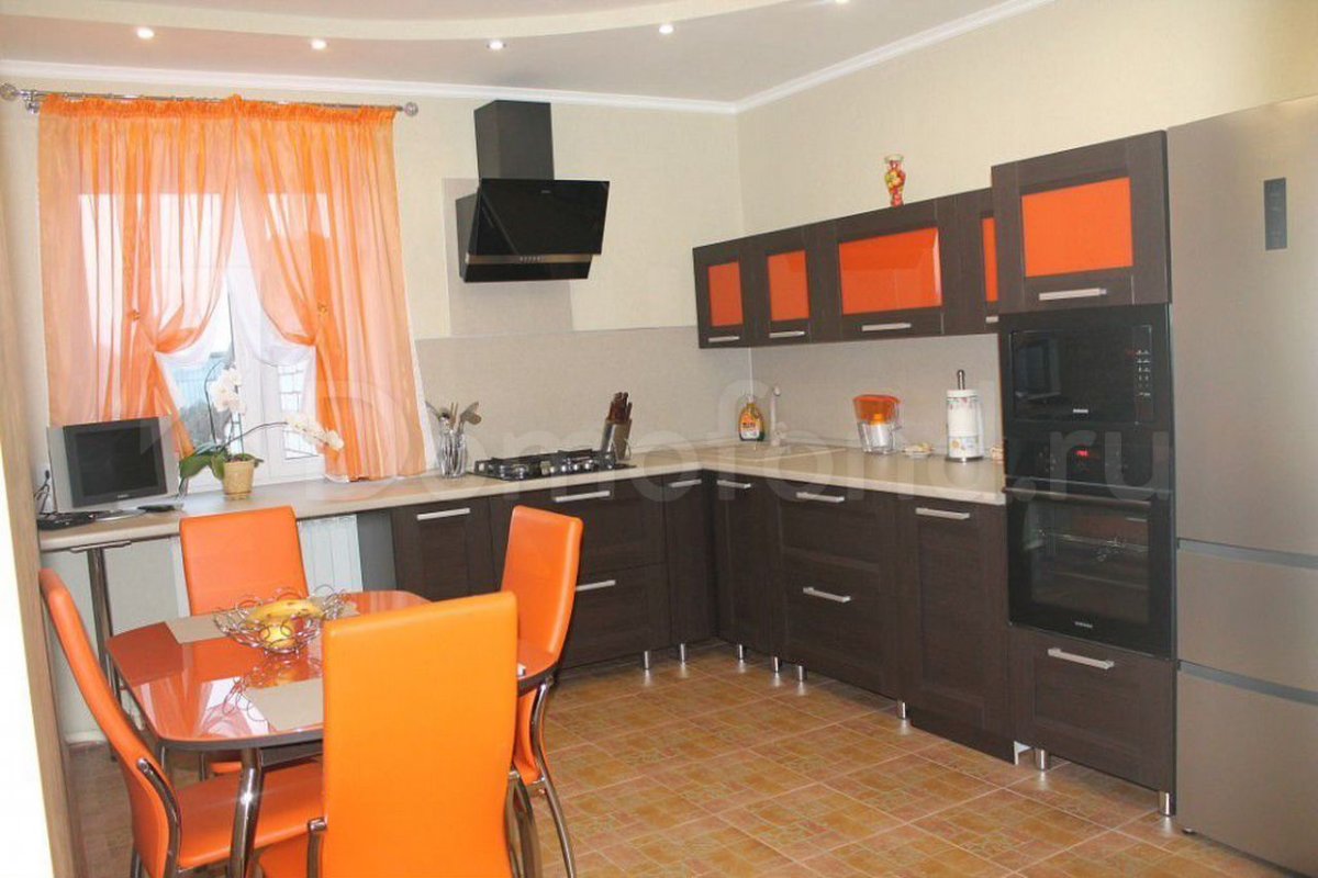 Оранжевые шторы на кухню