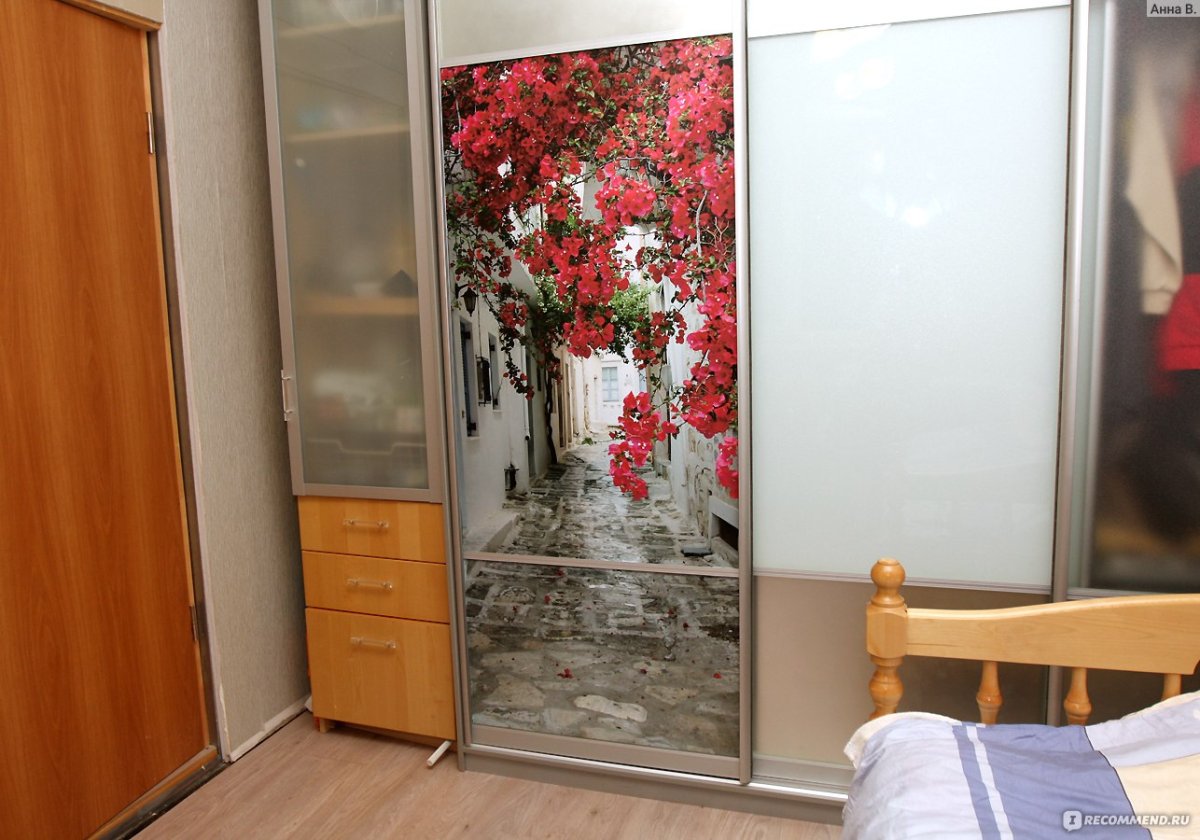 Самоклеющиеся пленка на шкаф купе