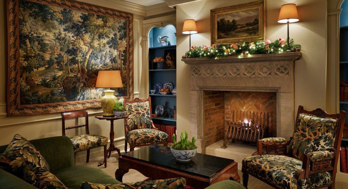 Гостиная с гобеленом