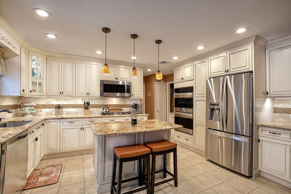 Кухня айвори кухонный двор в интерьере