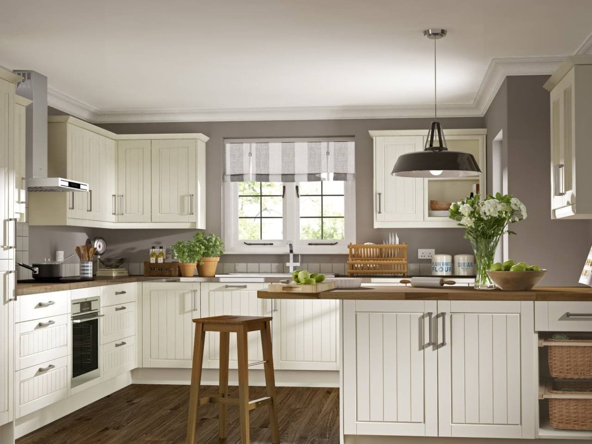 Кухня слоновая кость и дерево