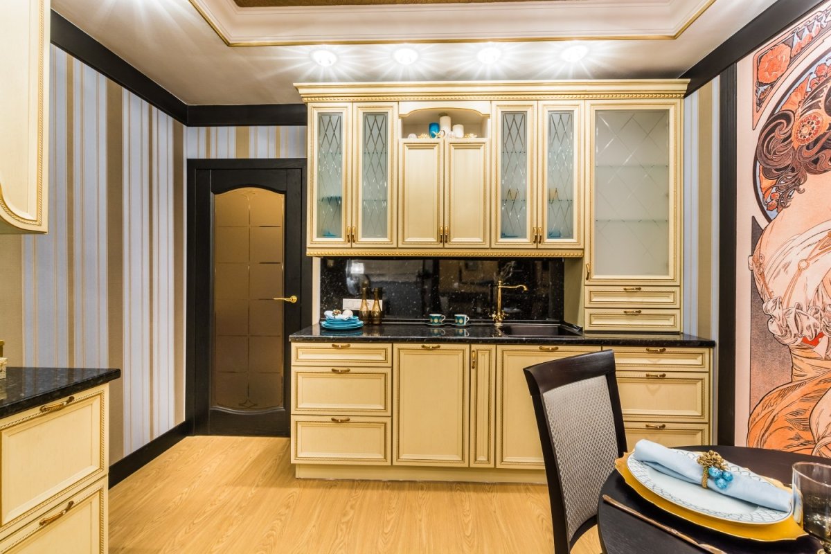 Кухни золотистого цвета
