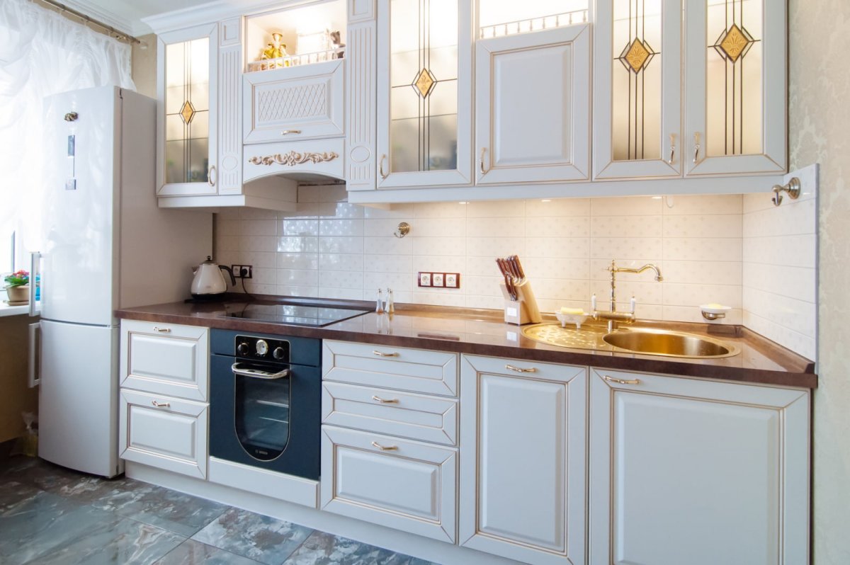 Кухня классика светлая прямая