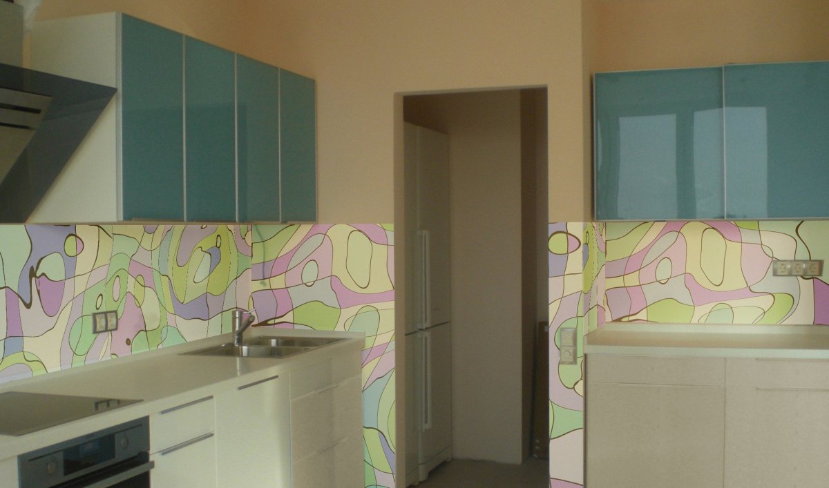 Кухня оклеенная панелями