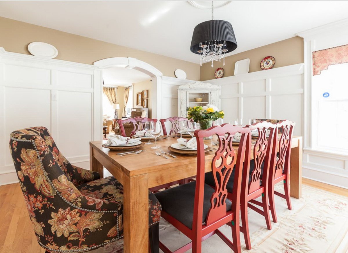 Акцентные стулья в интерьере