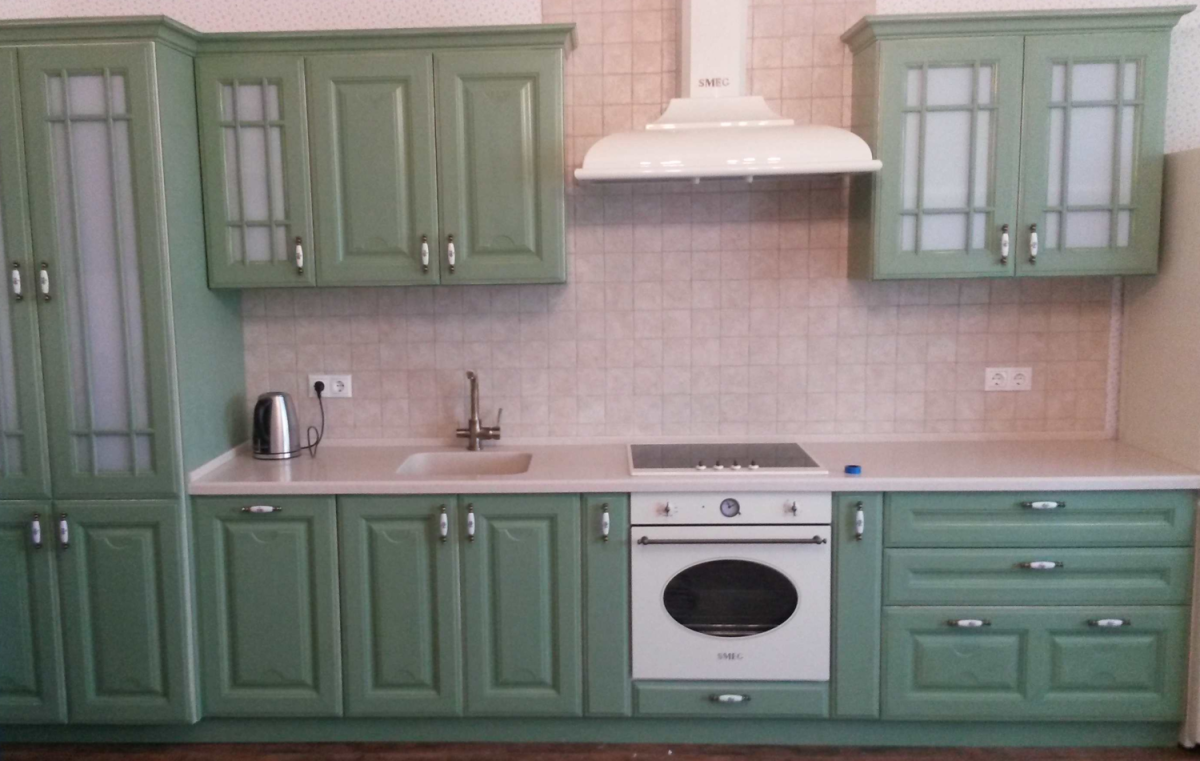 Кантри кухня с колонкой