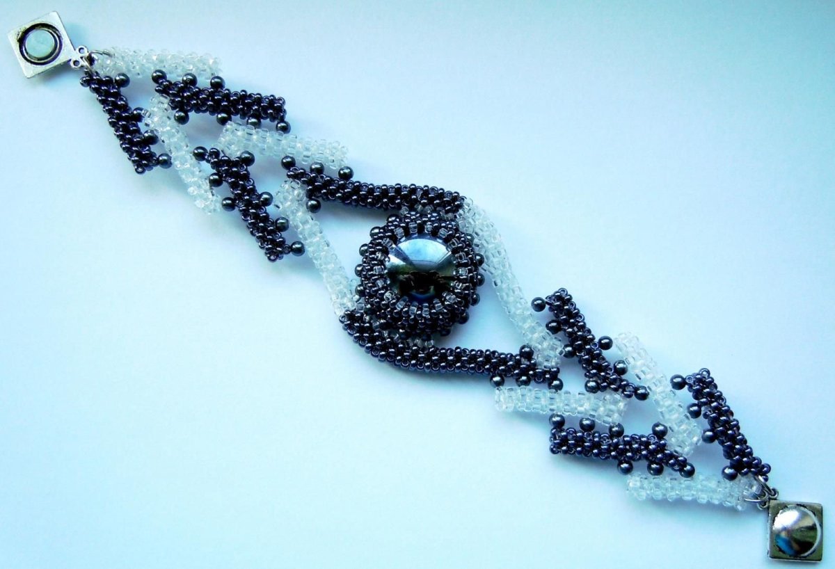 Браслет из бисера