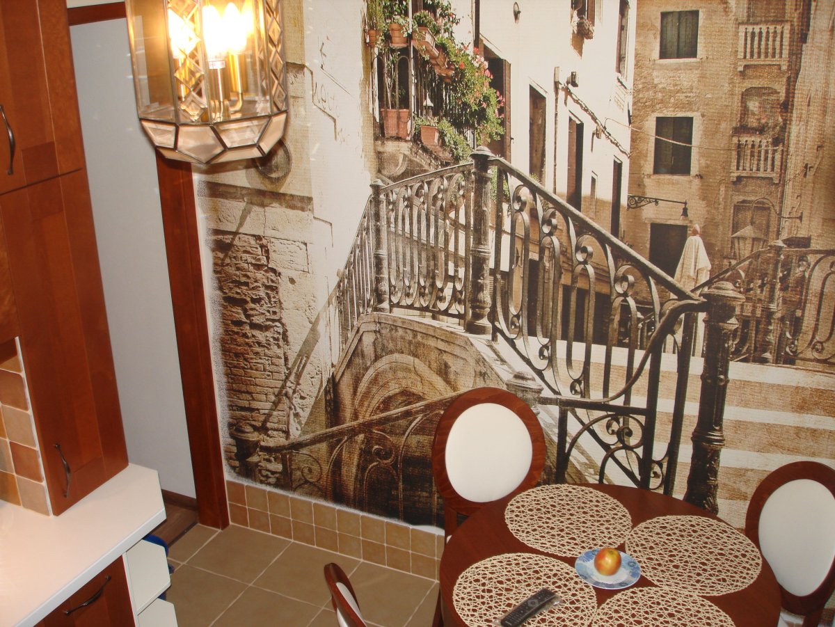 Фотообои для маленькой кухни вид на кафе