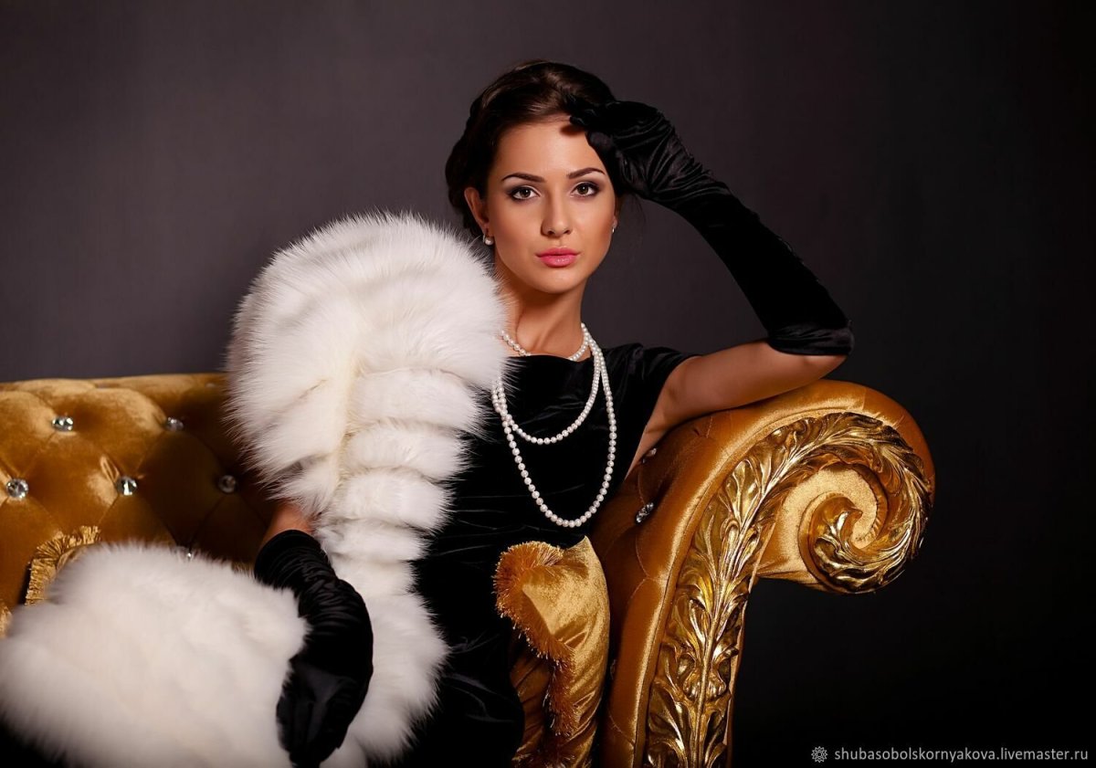 Девушка в роскошной шубе