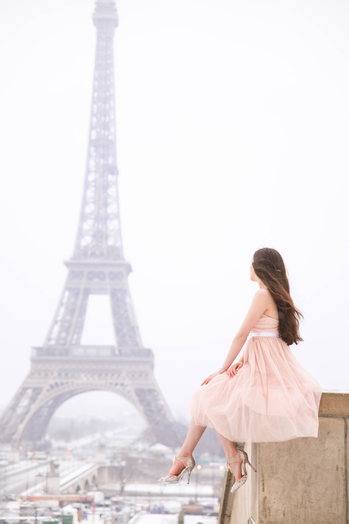 Эмили в Париже Эйфелева башня