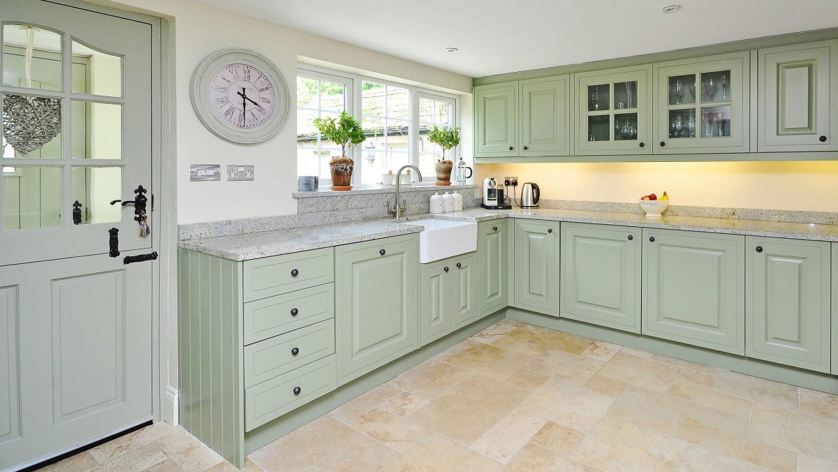 Кухня Сканди в оливковом цвете