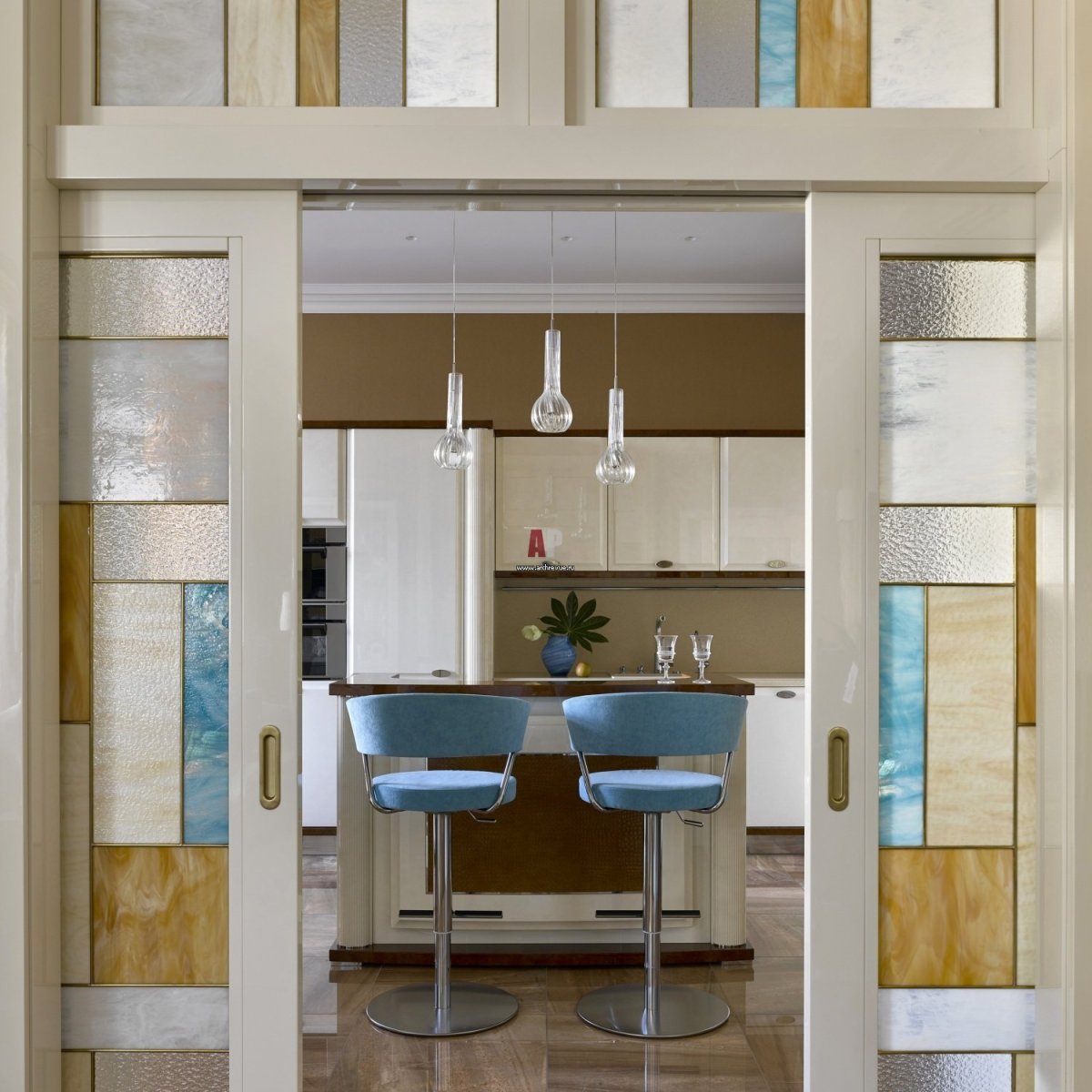 Кухня гостиная с раздвижными дверями