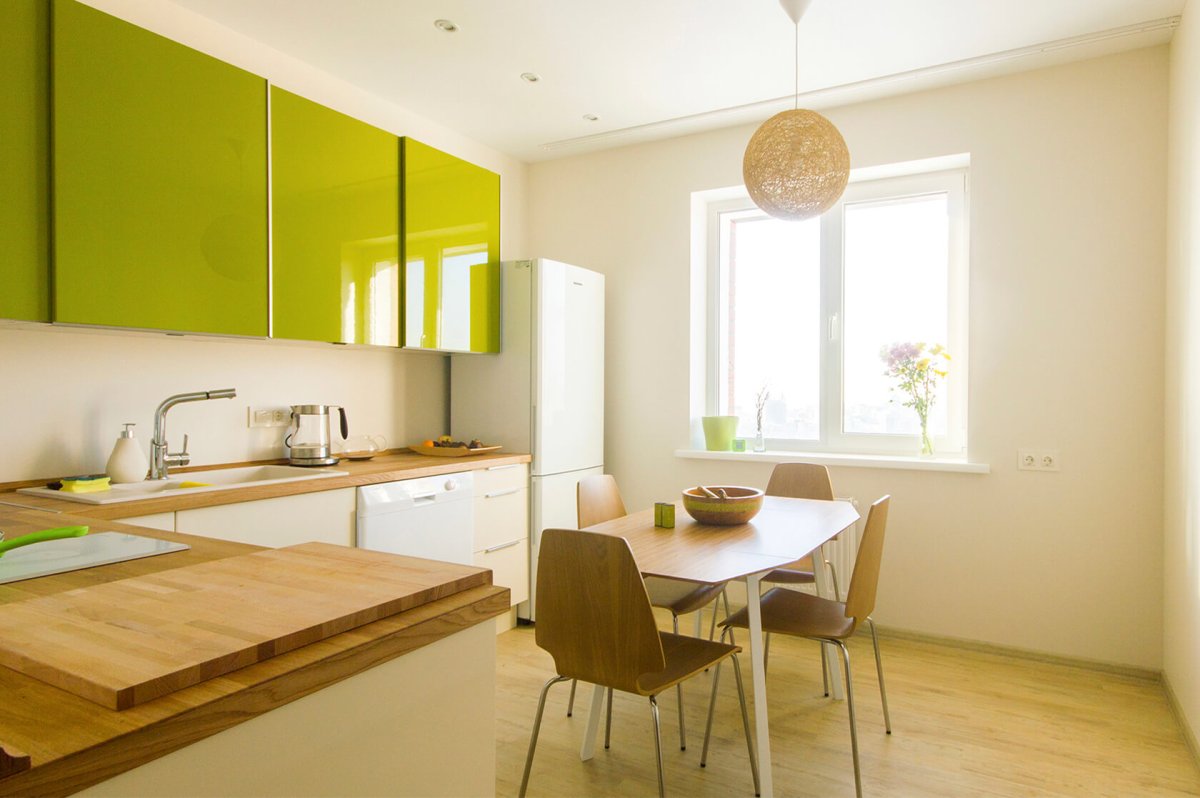 Яркие кухни в эко стиле