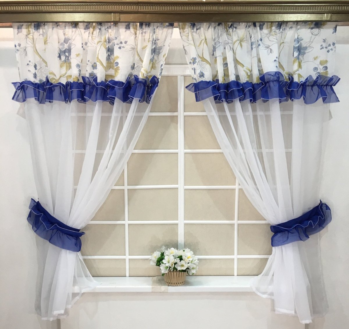 Синие шторы на кухне