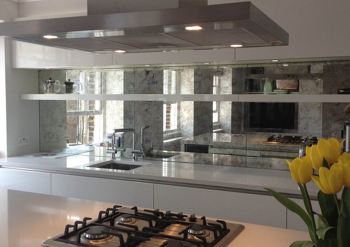 Зеркальный фартук