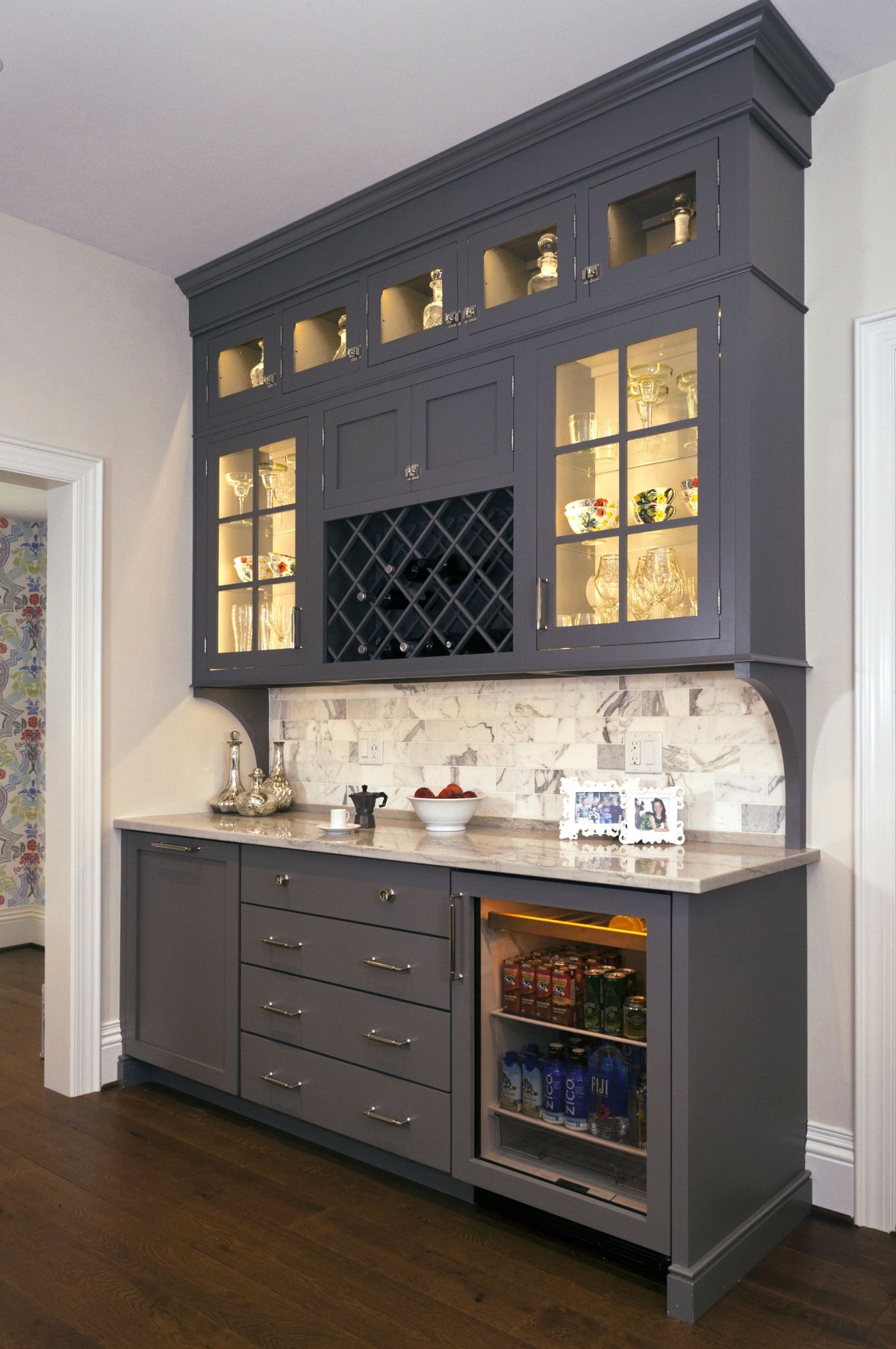 Современный буфет для кухни