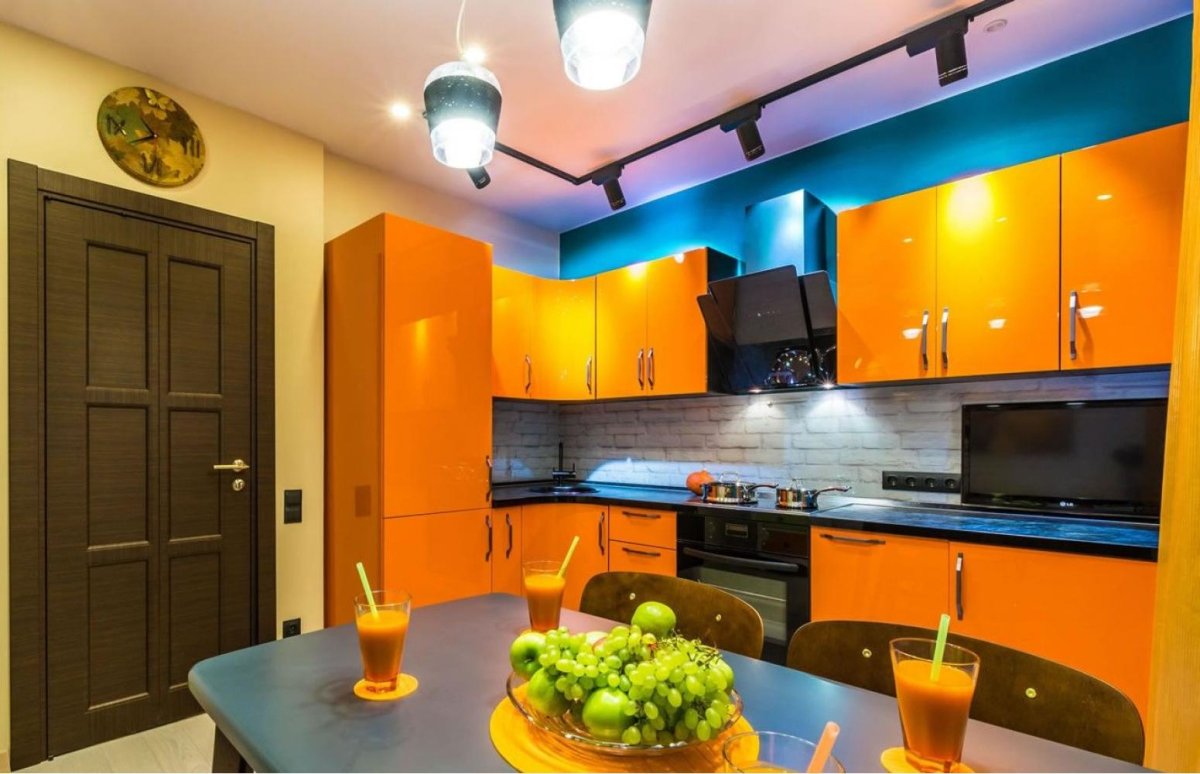 Оранжевая кухня