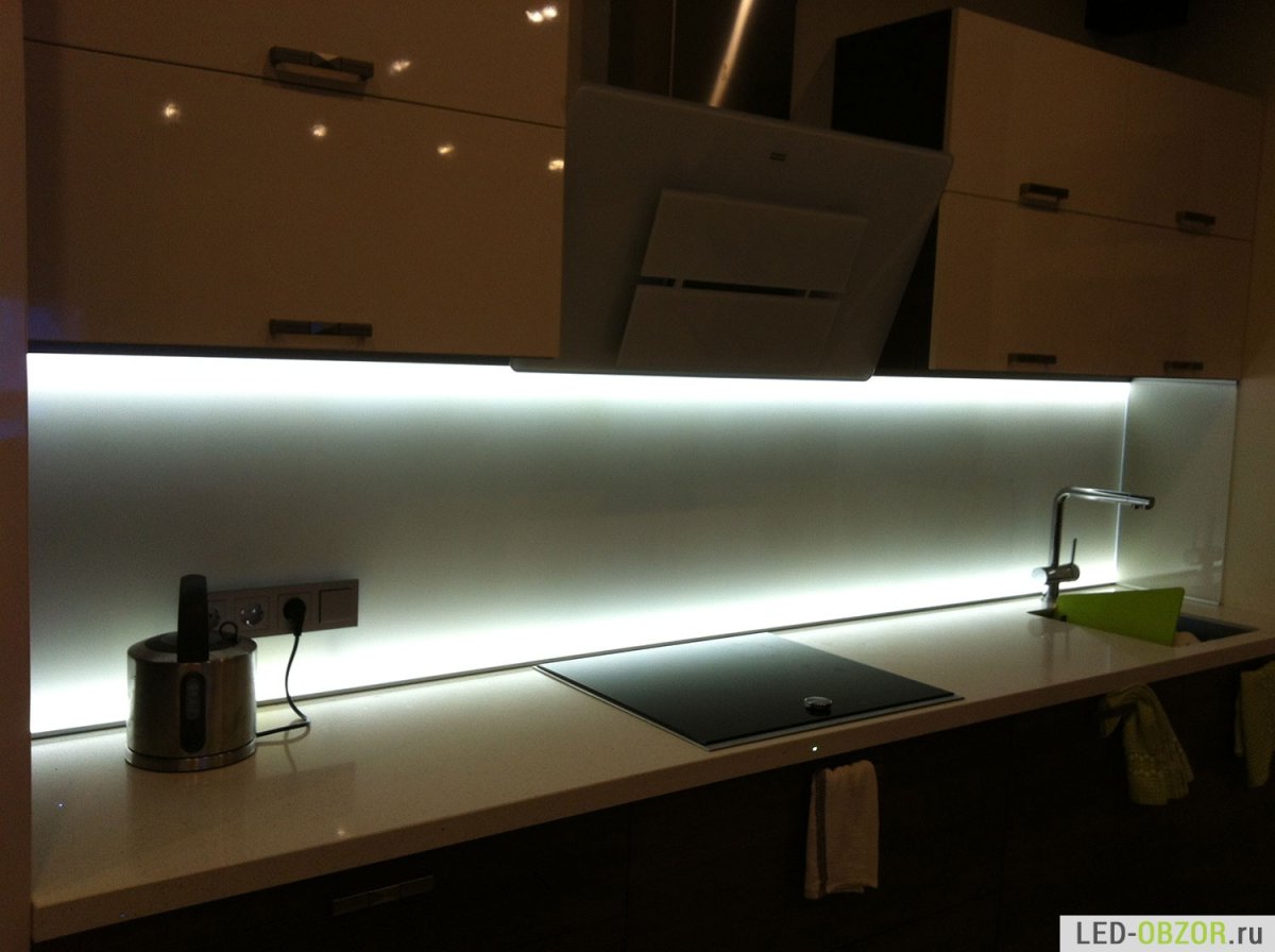 Кухонный фартук с подсветкой