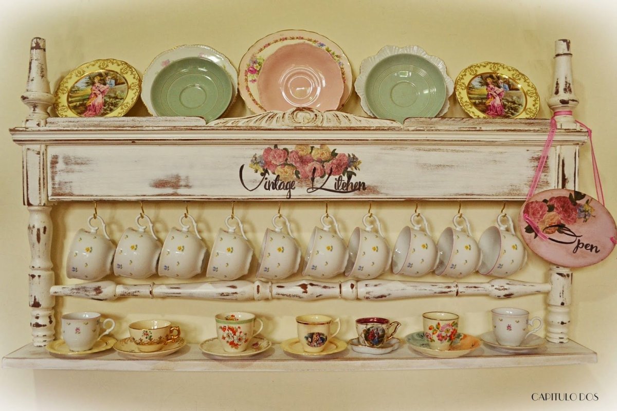 Полки на кухне в стиле Shabby Shick
