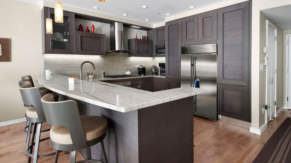 Кухонный гарнитур с полуостровом