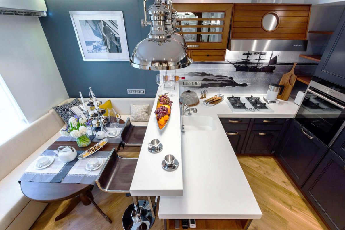 Необычная планировка маленькой кухни