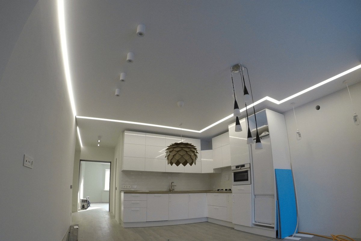 Парящий потолок на кухне