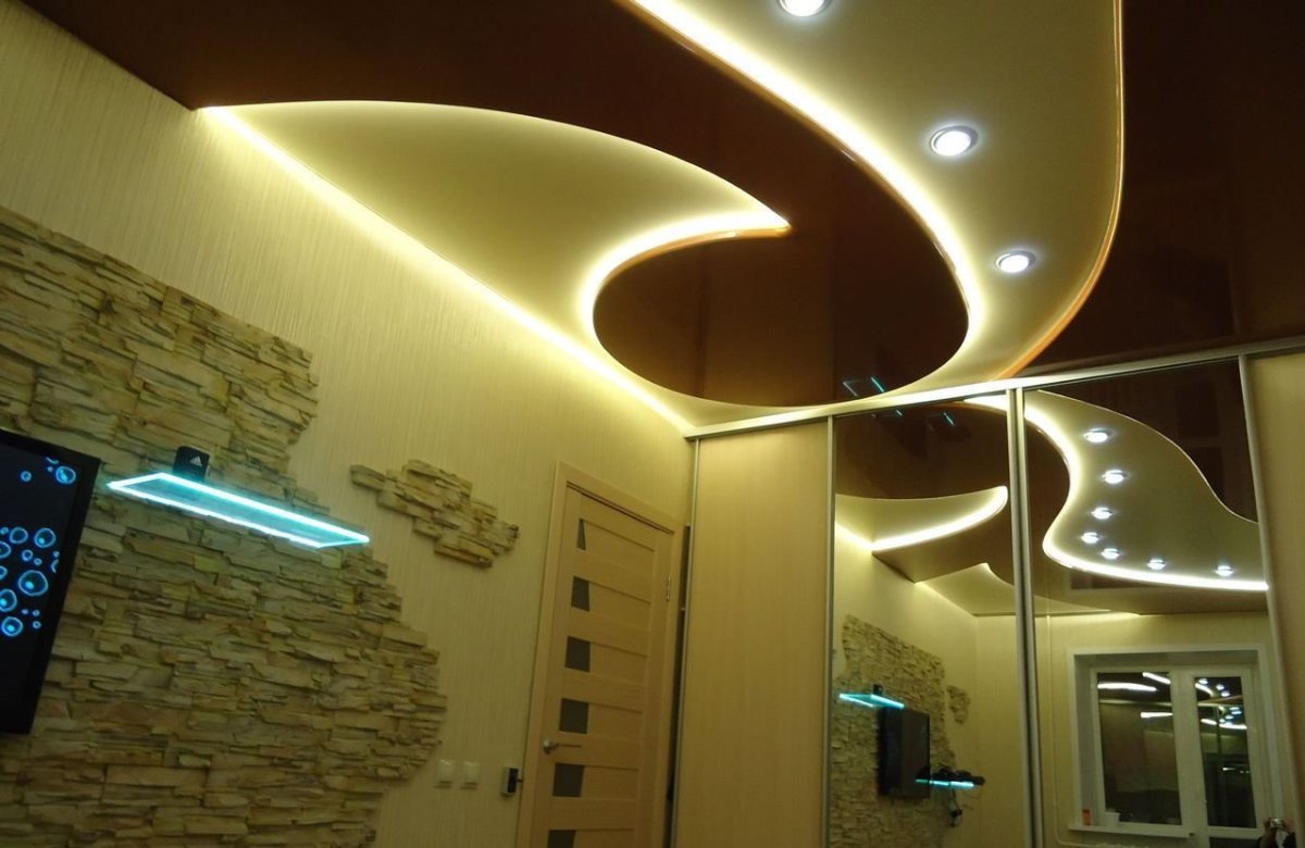 Многоуровневые натяжные потолки с подсветкой