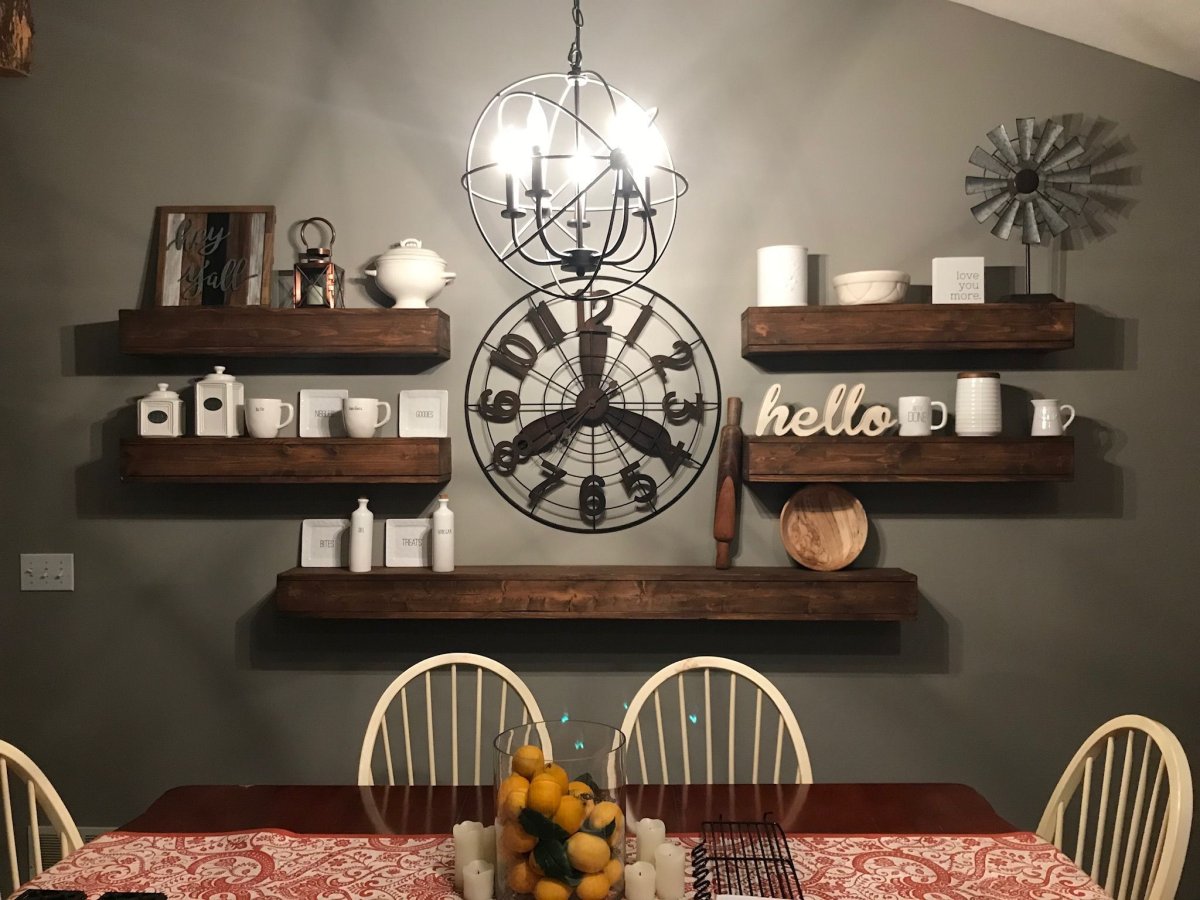 Часы настенные большие в интерьере кухни