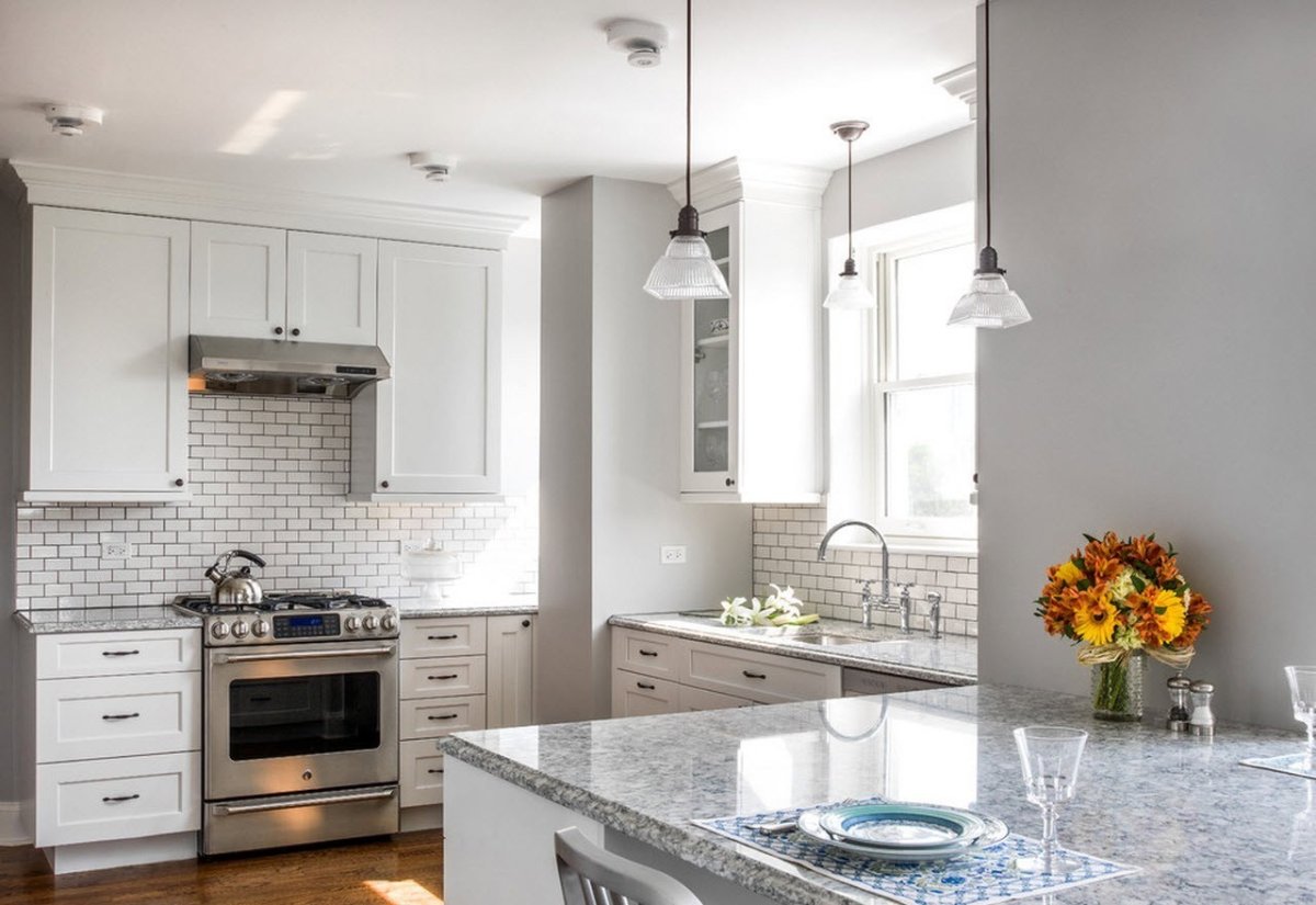 Маленькие светлые кухни