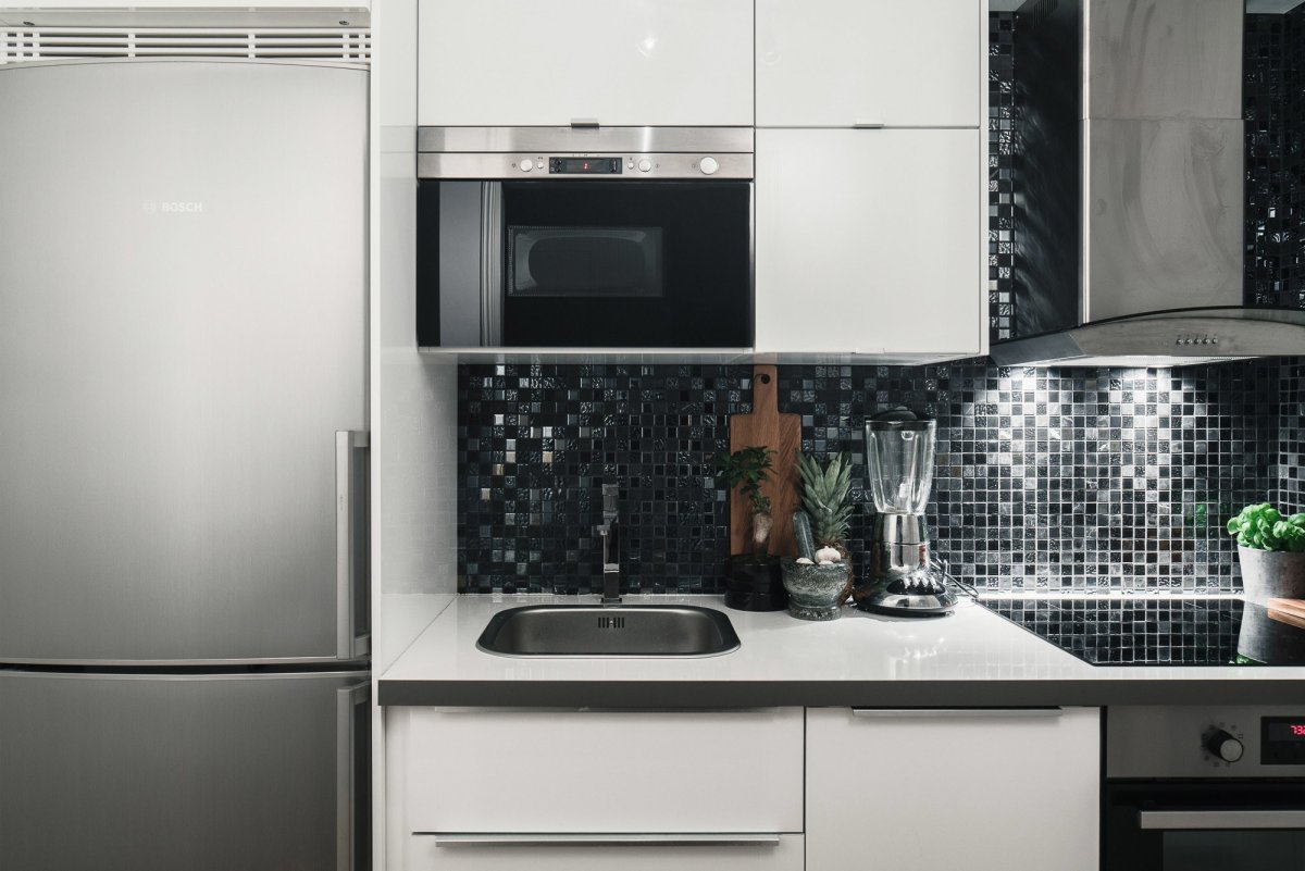 Встроенная микроволновка в верхний шкаф