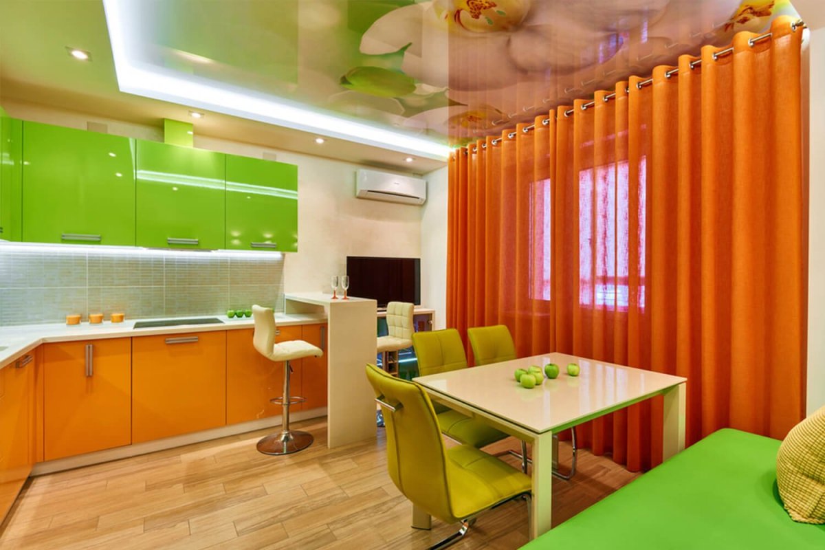 Проект кухни в квартире в ярких тонах