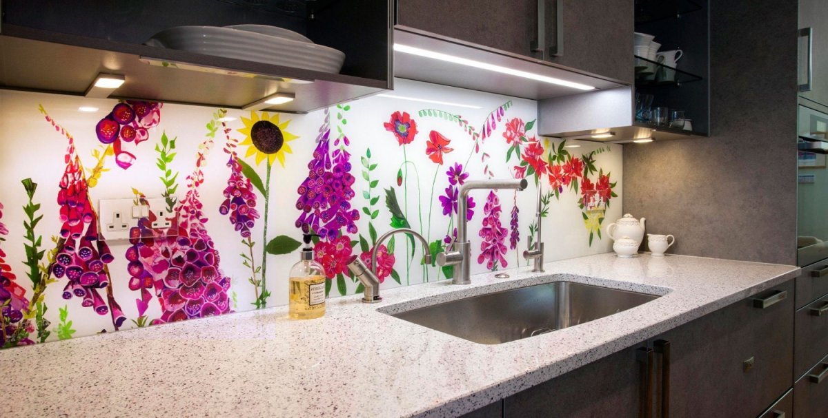 Стеклянное панно на кухню