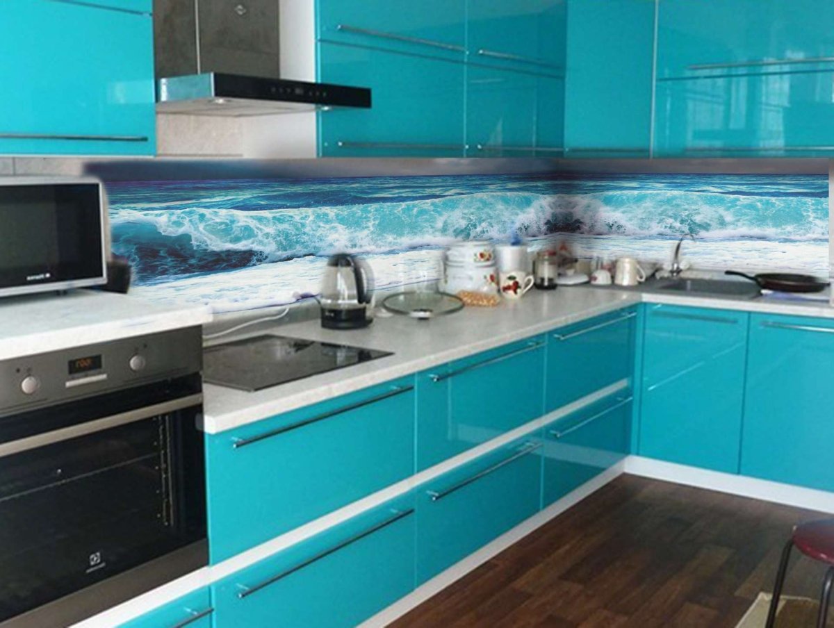 Бирюзовый фартук на кухне