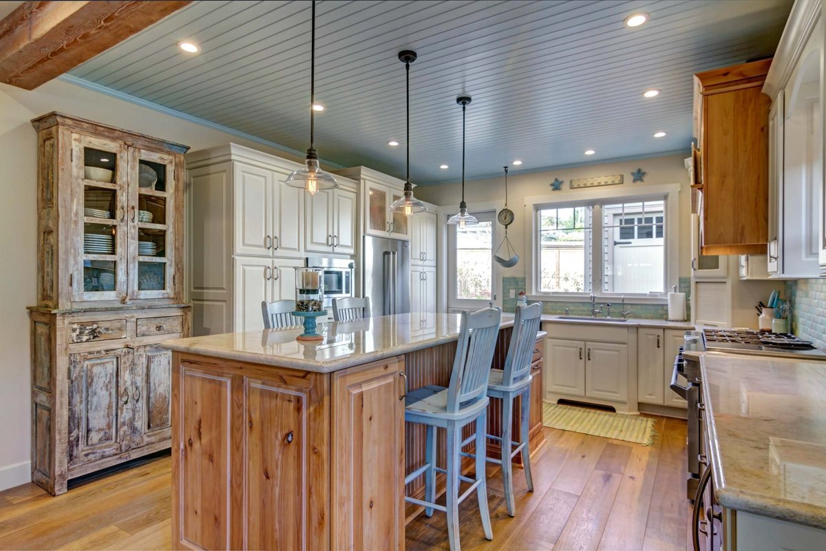 Отделка кухни вагонкой