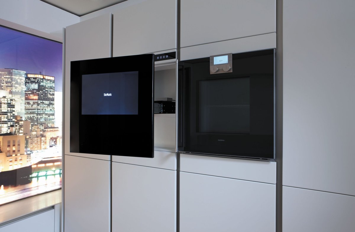 Телевизор встроенный в кухню