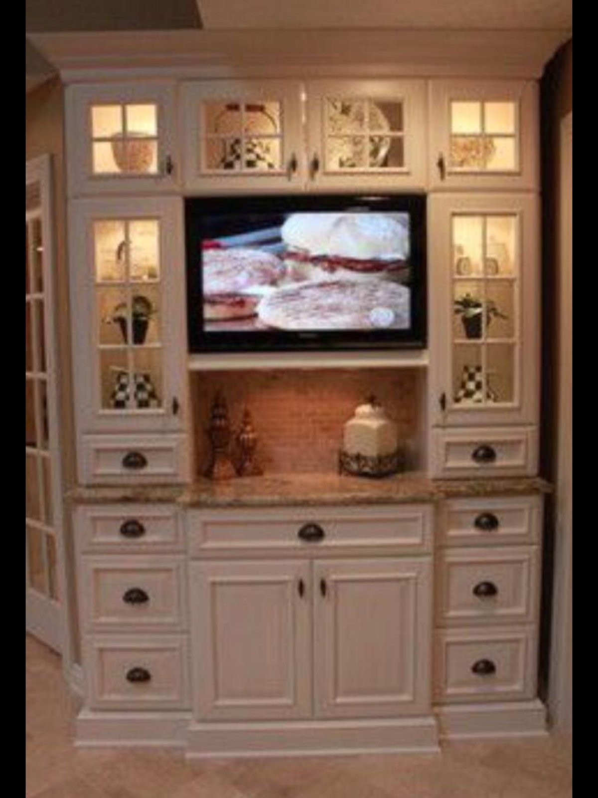 Буфет с телевизором для кухни