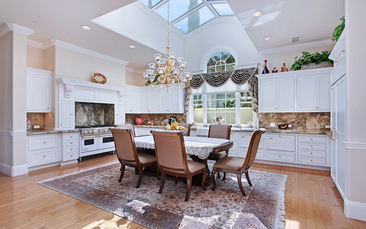 Интерьер кухни в частном доме