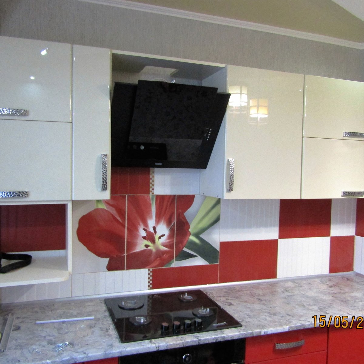 Кухня красный низ белый верх