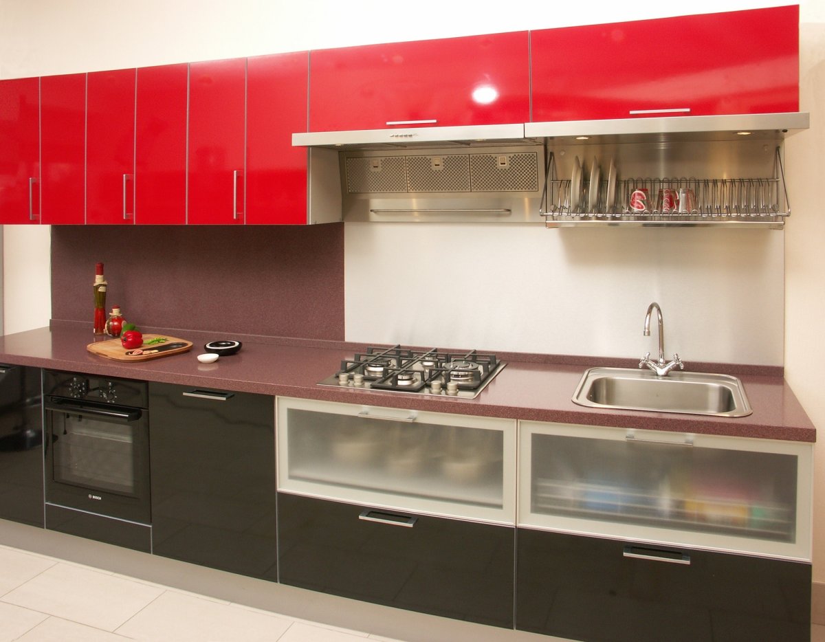 Кухонный гарнитур красный низ
