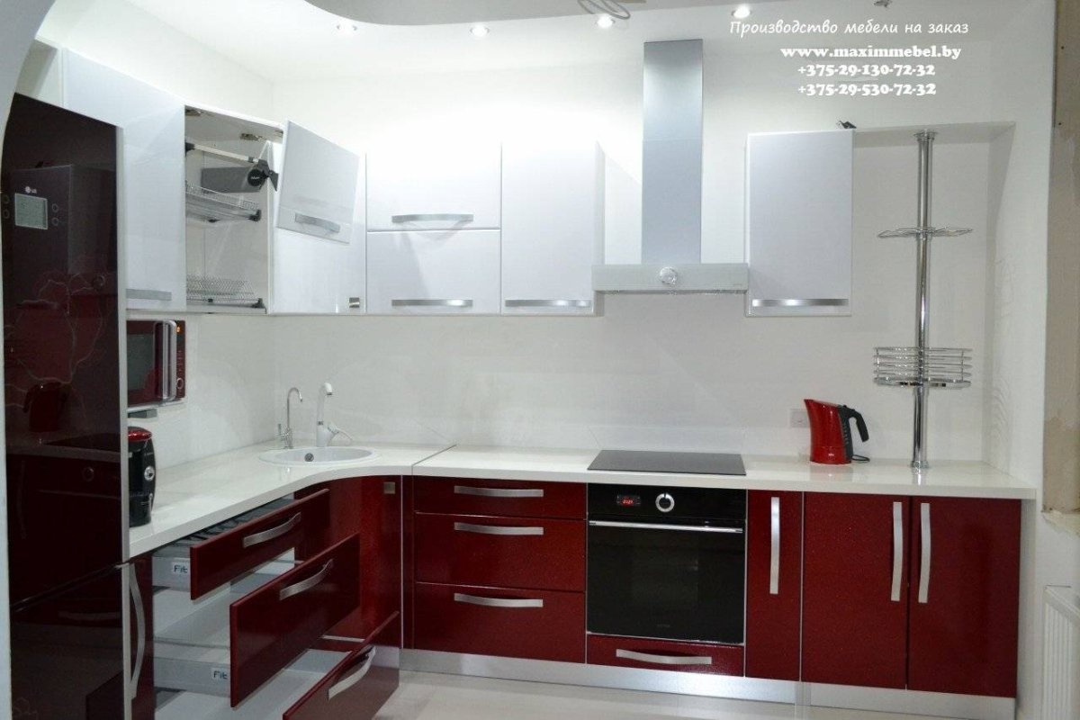 Кухонный гарнитур белый верх бордовый низ