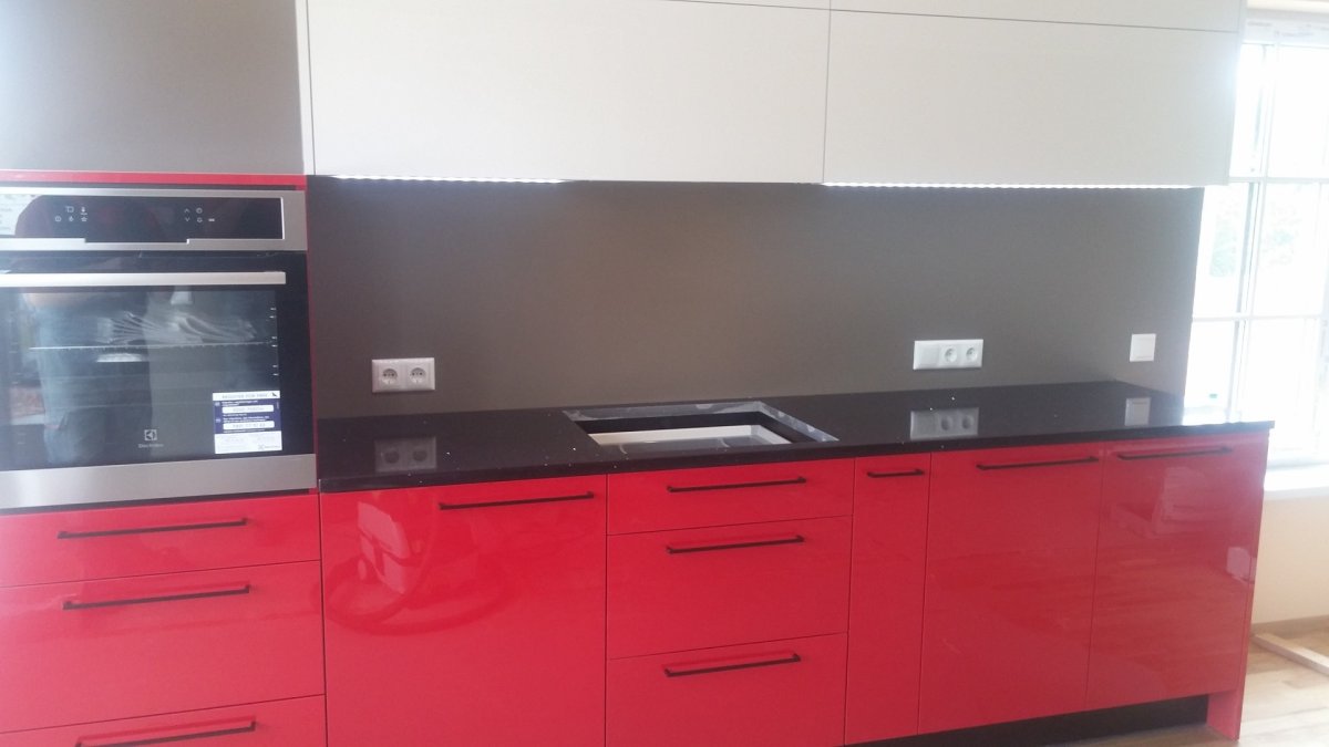 Глянцевая столешница