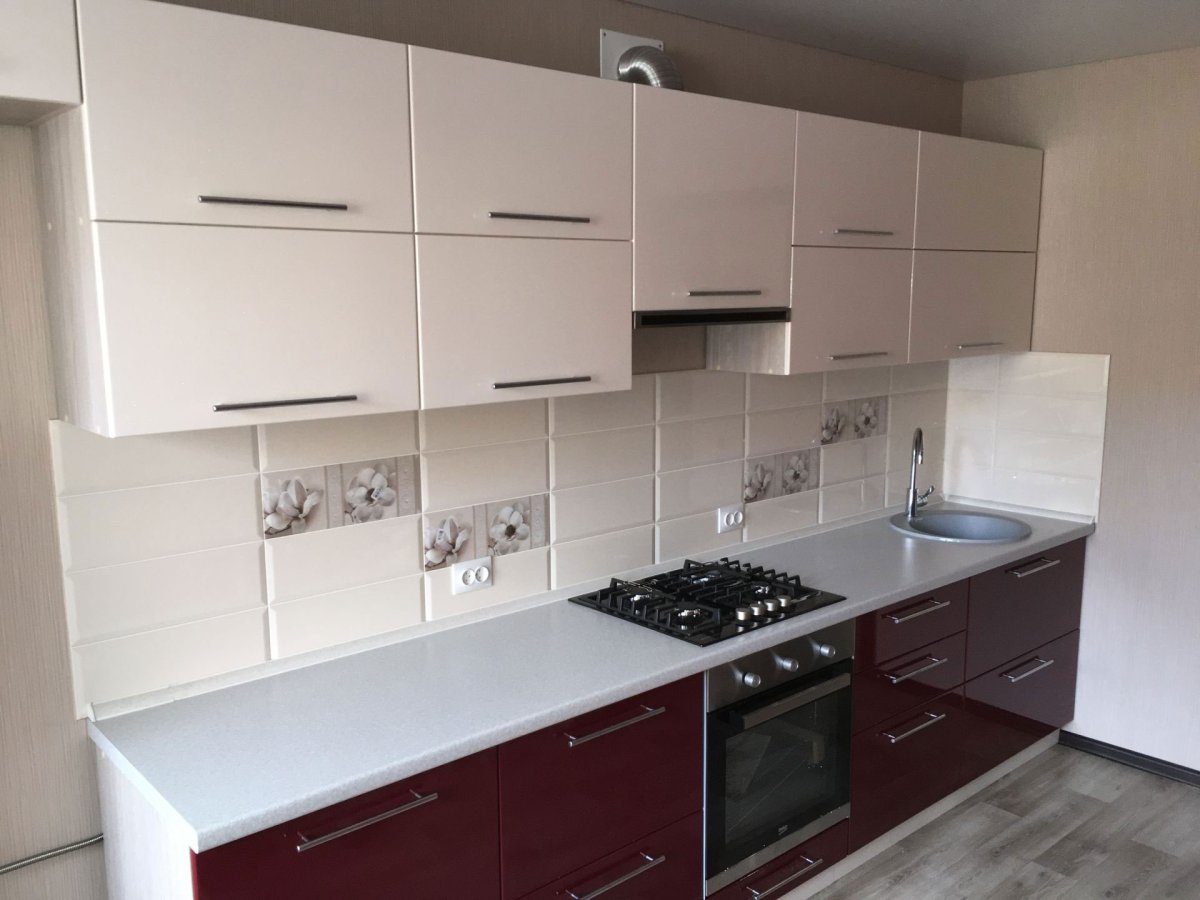 Кухонный гарнитур белый верх