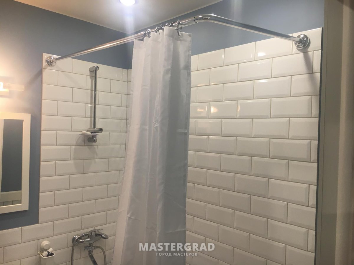 Угловая ванная со шторкой