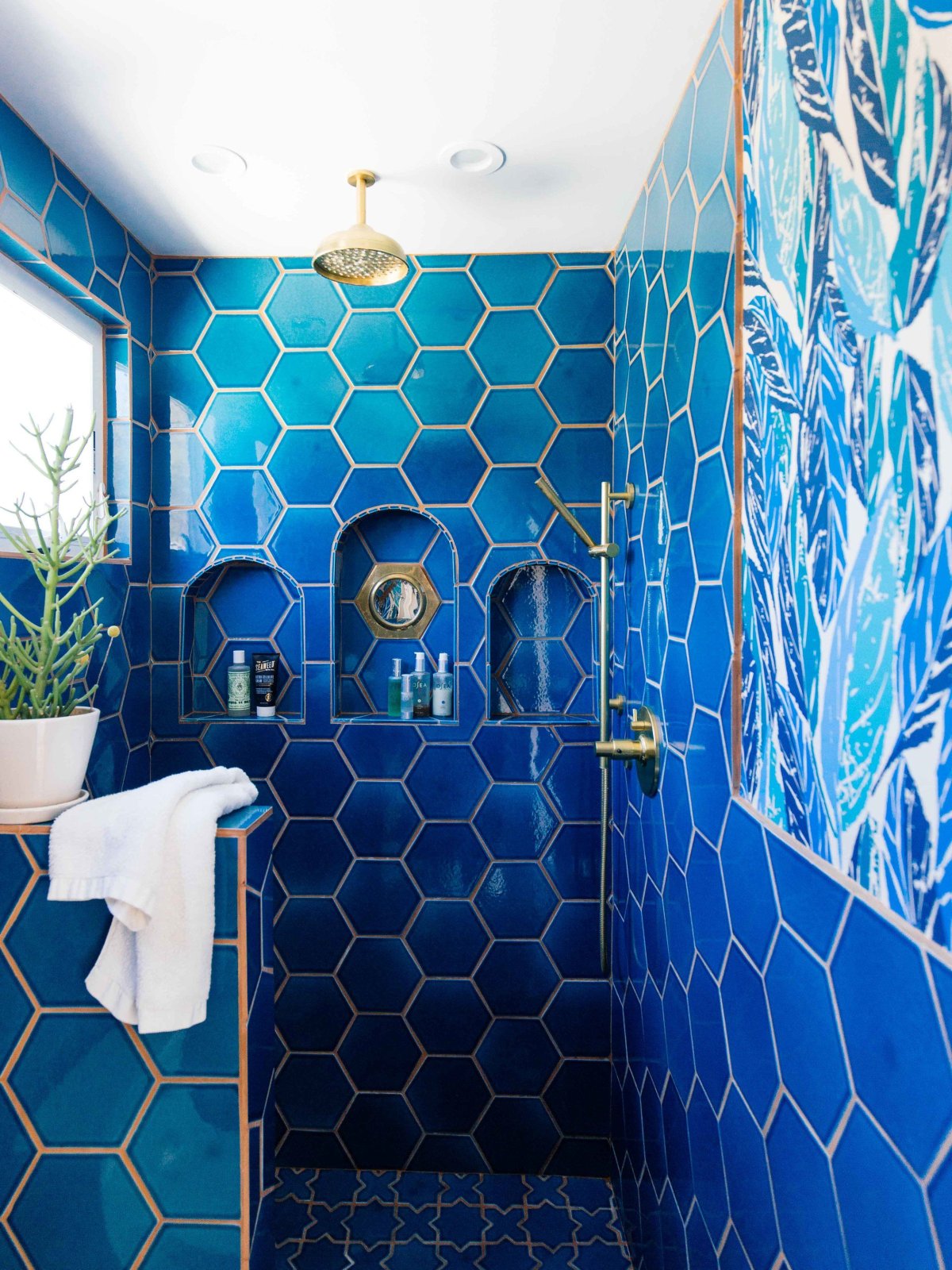 Синяя плитка для ванной
