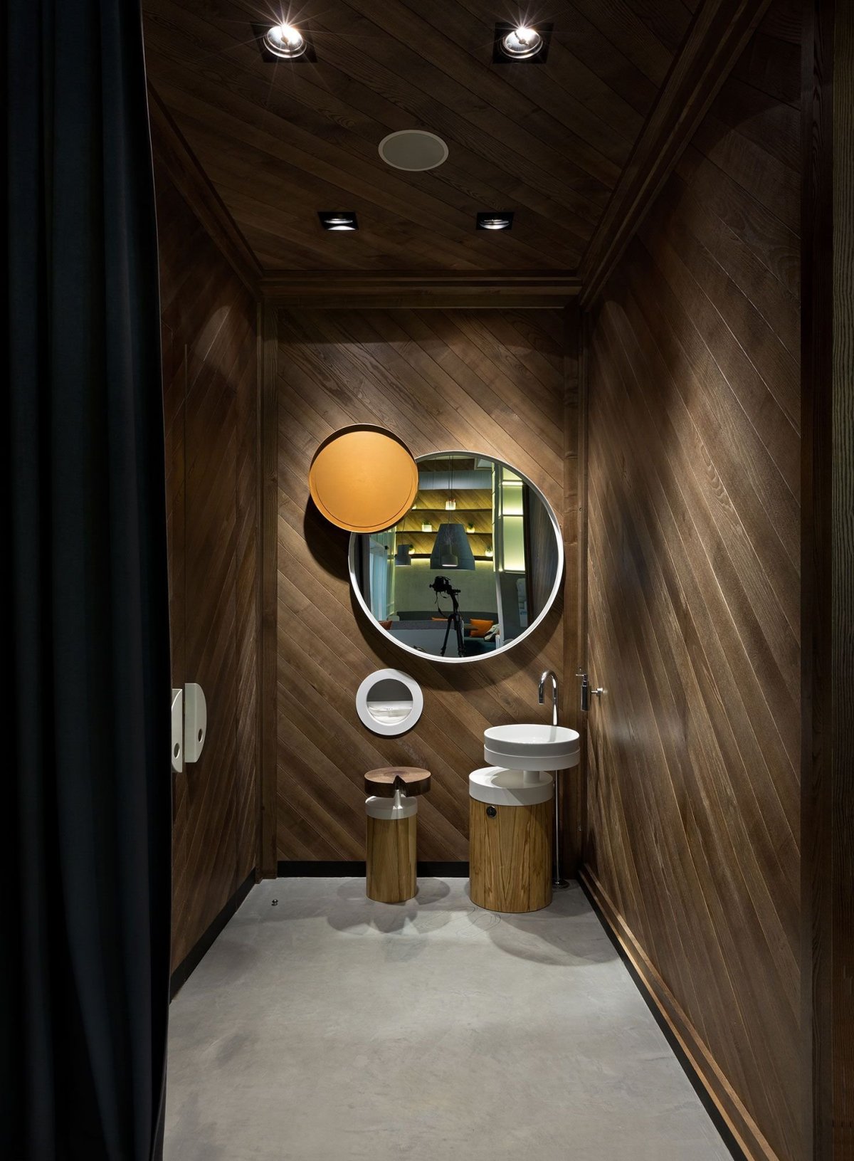 Интерьер туалета в кафе