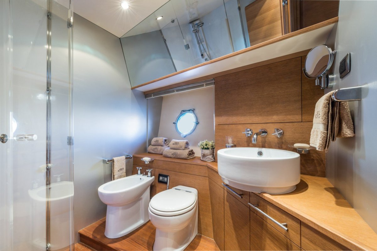 Санузел в яхтенном стиле