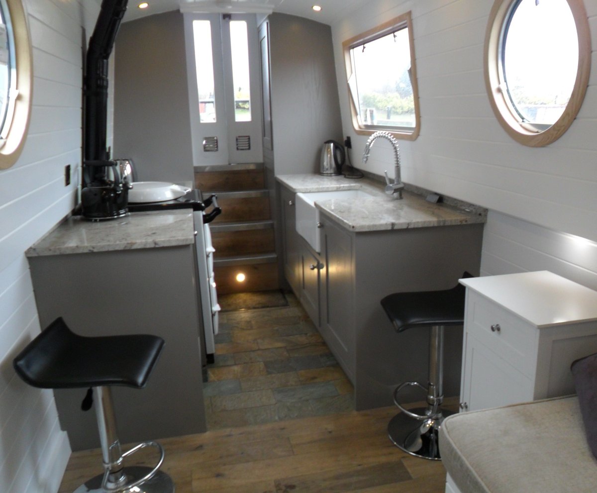 Легкий катер интерьер