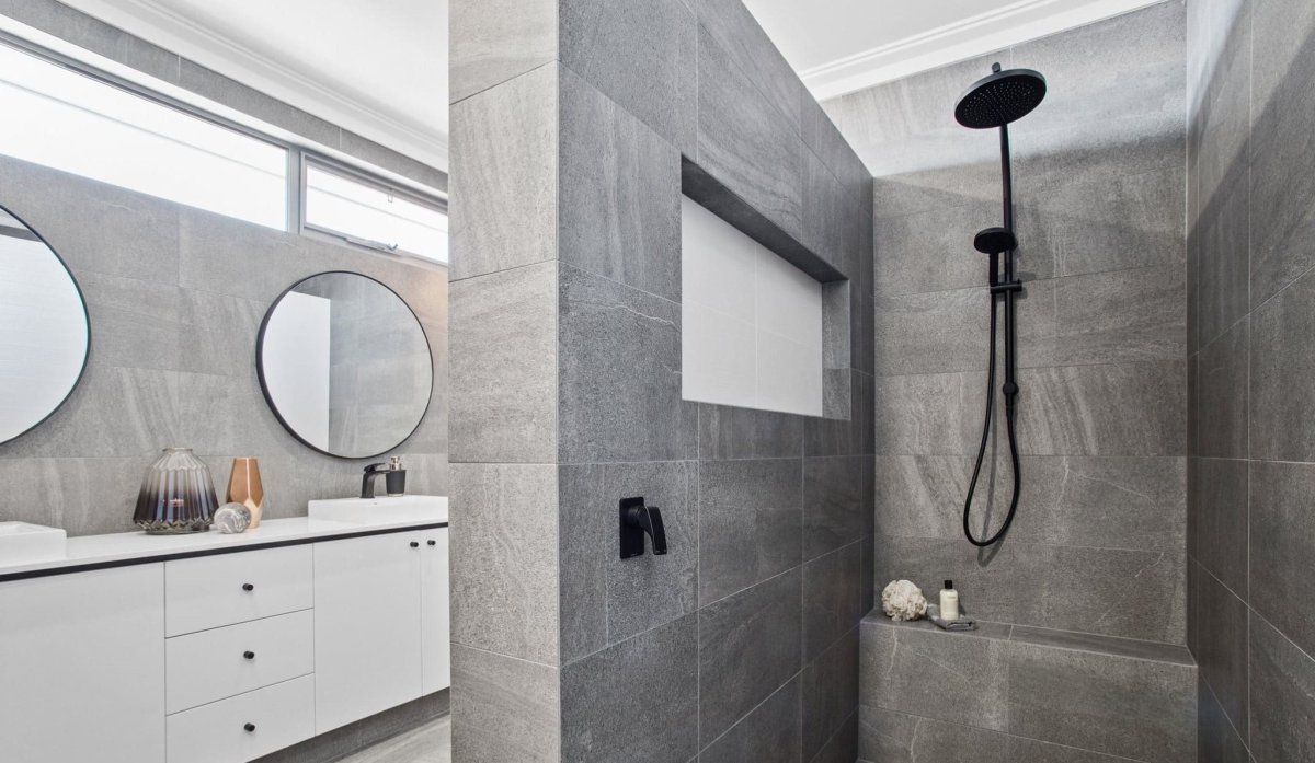 Душевая комната серый керамогранит